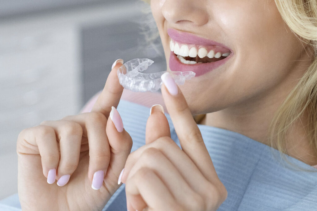 CODES advierte de los riesgos de utilizar las ortodoncias invisibles que se venden por Internet